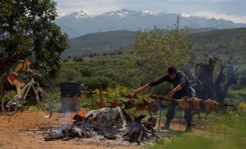 Πάσχα στο χωριό με τον Πο.Συ.Λε.