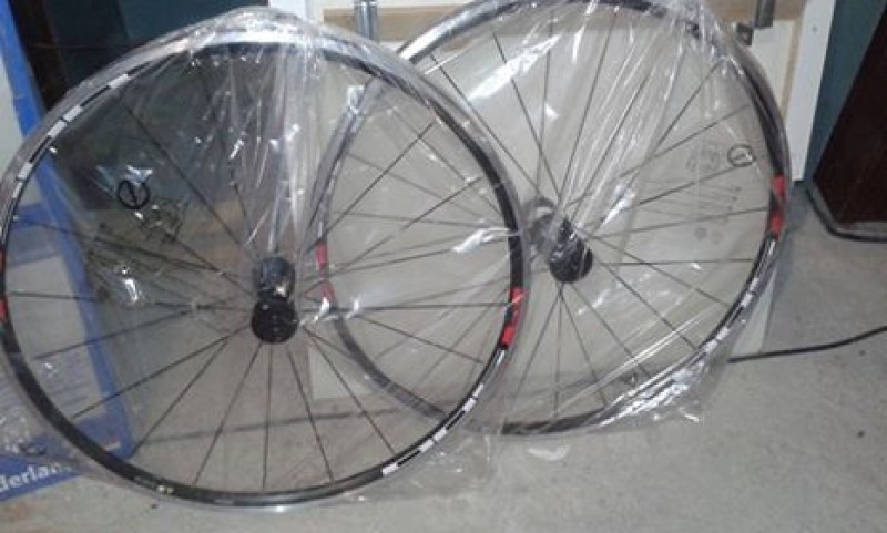 Πωλούνται τροχοί Shimano R500