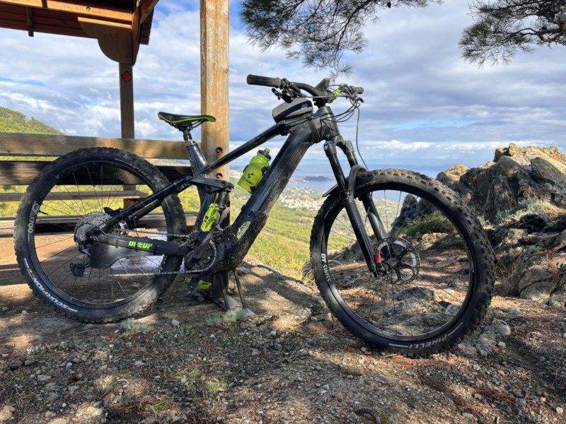 &Pi;&omega;&lambda;&epsilon;ί&tau;&alpha;&iota; CUBE STEREO HYBRID 140 HPC RACE 625