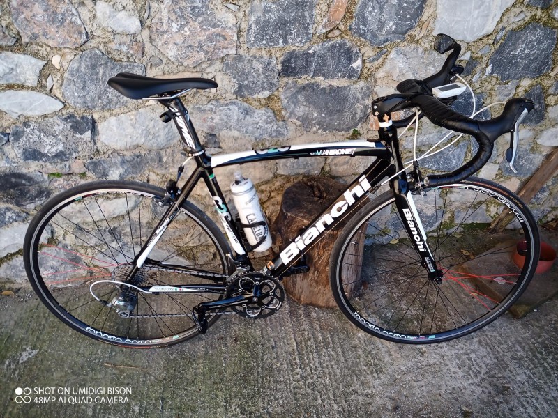 Πωλείται κούρσα Bianchi c2c